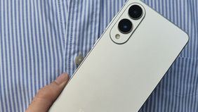 Selain performanya yang gahar, Galaxy S25 Edge juga tampil dengan desain super tipis berbahan titanium, yang memberikan kesan premium sekaligus nyaman digunakan sekaligus eyecatching.