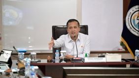 Menteri Transmigrasi, M. Iftitah Sulaiman Suryanagara, memimpin rapat evaluasi program kerja strategis dengan fokus pada penguatan lima skema prioritas yang dikenal sebagai program 5T