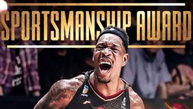 Lester Prosper dari Dewa United Banten mencetak sejarah dengan menyabet IBL Sportsmanship Award 2025 sebuah penghargaan yang baru pertama kali diberikan oleh liga.