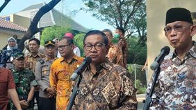 Gubernur DKI Jakarta, Pramono Anung, menghadiri acara penuh kepedulian sosial yang diselenggarakan secara swadaya oleh warga RW 07 Kelapa Gading Barat, Kecamatan Kelapa Gading, Jakarta Utara.