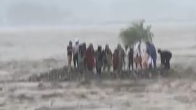 Banjir bandang terjadi di wilayah barat laut Pakistan, Sungai Swat dan menewaskan sedikitnya 18 orang dalam 24 jam terakhir.