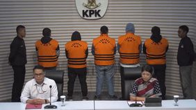 Komisi Pemberantasan Korupsi (KPK) menetapkan lima orang tersangka atas kasus dugaan korupsi pembangunan jalan di Mandailing Natal, Sumatra Utara (Sumut). 
