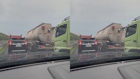 Hujan deras yang mengguyur wilayah Tangerang sejak siang hari menyebabkan kemacetan panjang di ruas Tol Karang Tengah menuju Cikupa. Kemacetan dilaporkan terjadi sejak pukul 14.00 WIB dan hingga pukul 16.23 WIB, antrean kendaraan masih mengular.