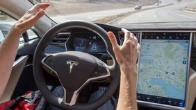 Insiden Melibatkan Mobil Tesla Model S Yang Dilengkapi Dengan Sistem Autopilot.