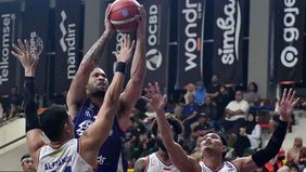 Rans Simba Bogor akhirnya memutus catatan kelam mereka saat menghadapi Kesatria Bengawan Solo, usai mencatat kemenangan meyakinkan 90-72 pada laga pembuka playoff IBL 2025 yang digelar di Stadion Sritex Arena, Solo, Kamis.