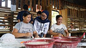 Dalam rangka memperingati Hari Keluarga Nasional 2025, PT Permodalan Nasional Madani (PNM) menegaskan komitmennya untuk mendorong peran strategis perempuan prasejahtera sebagai fondasi ketahanan keluarga.