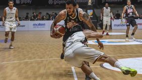 Rio Disi, andalan dari Dewa United Banten, mengaku bangga usai dinobatkan sebagai Sixth Man of the Year 2025 di ajang IBL. Meski begitu, ia menegaskan bahwa ambisi utamanya tetap membawa tim meraih gelar juara.