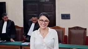 Lewat unggahan di akun TikTok pribadinya, Nikita Mirzani menegaskan bahwa ia tengah mengedukasi publik mengenai bahaya produk perawatan kulit, khususnya yang menyerupai milik Reza Gladys.