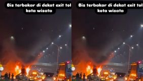 Sebuah Bus terbakar hebat pada malam ini di Pintu Keluar Tol Kota Wisata Cibubur sekitar pukul 21.30. Belum diketahui kronologi atas kejadian tersebut. Semoga tidak ada korban jiwa. (30/06)