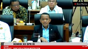 Bahlil marah gara-gara saat paparan target-target perihal swasembada energi di desa-desa, data yang ia sampaikan berbeda dengan data dari PLN.

