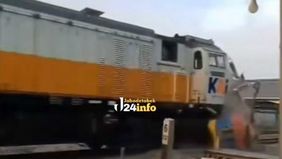 Beruntung pengemudi berhasil selamat.