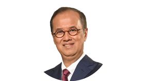 Komisi Pemberantasan Korupsi (KPK) telah mengonfirmasi inisial 13 orang yang dicegah ke luar negeri sehubungan dengan penyidikan kasus dugaan korupsi pengadaan mesin electronic data capture (EDC) di BNI tahun 2020 hingga 2024 senilai Rp2,1 triliun.