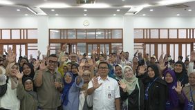 Giliran warga Setiabudi yang mendapat sosialisasi program Makan Bergizi Gratis (MBG) dari DPR RI bersama mitra kerja Badan Gizi Nasional (BGN). Program MBG merupakan kebijakan baru pemerintah dalam mengatasi permasalahan stunting dan malnutrisi di In