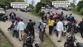 Presenter sekaligus musisi Deddy Mahendra Desta atau akrab disapa Desta, mengalami insiden jatuh dari motor gede (moge) saat melakukan touring di kawasan wisata Sembalun, Lombok Timur, Nusa Tenggara Barat. 