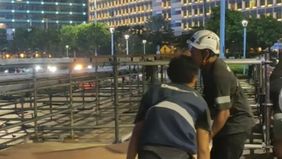 Kemacetan lalu lintas melanda kawasan pusat ibu kota, tepatnya di Jalan Jenderal Sudirman Dukuh Atas, pada Kamis, 3 Juli 2025 sekira pukul 18.25 WIB.