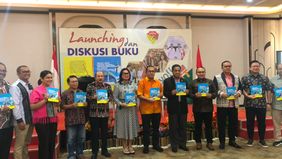 Gubernur Nusa Tenggara Timur (NTT), Emanuel Melkiades Laka Lena, bersama Wakil Gubernur Jhoni Asodima secara resmi meluncurkan buku berjudul "Melipat Jarak Kupang-Jakarta: Percepat Pembangunan NTT-Sentris untuk Flobamora".
