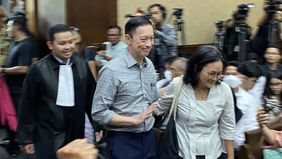 Maria Franciska Wihardja, istri dari mantan Menteri Perdagangan Tom Lembong, menegaskan bahwa tuntutan 7 tahun penjara serta denda Rp750 juta subsider 6 bulan kurungan bukanlah titik akhir dalam perjalanan hukum sang suami terkait dugaan kasus korups