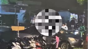 Aksi tawuran mengerikan kembali terjadi, kali ini di kawasan Jalan Raya Cipayung, tepatnya di depan restoran cepat saji McDonald's, Cipayung, Jakarta Timur.