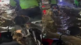 Banjir melanda kawasan Ceger, Tangerang, Minggu, 6 Juli 2025, menyulitkan aktivitas warga dan pengendara.
