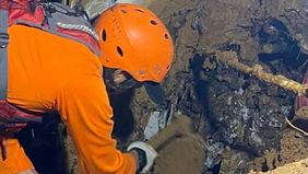 Bencana banjir dan tanah longsor melanda kawasan Puncak Bogor, Jawa Barat tepatnya di Kampung Rawasedek, Desa Megamendung, Kecamatan Megamendung, Kabupaten Bogor.