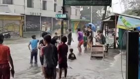 Hujan deras yang mengguyur wilayah Jakarta pada Minggu sore, 5 Juli 2025 kembali menyebabkan banjir di sejumlah titik, termasuk di kawasan Duri Kosambi, Cengkareng, Jakarta Barat.