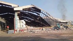 Pabrik sepatu milik PT Dwi Prima Sentosa yang berlokasi di Desa Karangtengah Prandon, Kecamatan Ngawi, Kabupaten Ngawi, Jawa Timur, dilanda kebakaran hebat pada Senin dini hari, 7 Juli 2025.