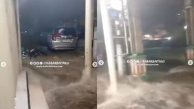  Hujan deras yang terus mengguyur kawasan Tangerang Selatan Senin sore hingga malam, 7 Juli 2025 menyebabkan banjir di sejumlah titik makin parah, termasuk di depan Pasar Ceger dan wilayah Tamanmangu.