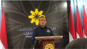 Kepala PCO, Hasan Nasbi, menegaskan bahwa pemerintah Indonesia masih memiliki waktu untuk melanjutkan proses negosiasi dengan AS terkait keputusan Presiden Donald Trump yang menetapkan tarif sebesar 32 persen terhadap produk RI.