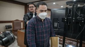 Majelis Hakim Pengadilan Tipikor Jakarta menegaskan bahwa aksi penggelapan dana yang dilakukan mantan jaksa Kejari Jakarta Barat, Azam Akhmad Akhsya, telah menyebabkan kerugian fantastis hingga Rp17,8 miliar.