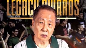 Bambang Susanto, sosok di balik klub Pacific Caesar Surabaya, dianugerahi IBL Legacy Award 2025 sebagai bentuk penghargaan atas dedikasi dan kontribusinya yang luar biasa dalam membangun serta menjaga eksistensi bola basket di Tanah Air.