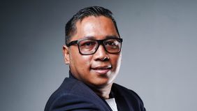 Dalam era di mana kepercayaan publik terhadap media, pemerintah, dan bahkan antarindividu kian tergerus, Suara Surabaya (SS) justru bertahan sebagai ruang dengar yang tak hanya hidup, tetapi menjadi pusat gravitasi rasa percaya publik.