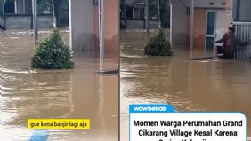 Warga Perumahan Grand Cikarang Village membagikan momen kekesalan karena sering kebanjiran. Salah satu warga curhat karena seringnya perumahannya banjir.