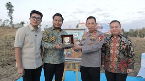 Dimpos bersyukur karena acara penanaman jagung serentak di Grobogan hari ini berjalan dengan sangat baik, sukses dan lancar.