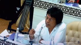 Anggota Komisi V DPR RI, Adian Napitupulu, menyoroti kehadiran Menteri Perhubungan Dudy Purwagandhi yang dinilai tidak konsisten dalam menghadiri rapat-rapat penting di parlemen. Sentilan tersebut disampaikan Adian dalam rapat kerja Komisi V DPR bers