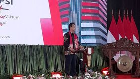 Wakil Ketua Komisi Pemberantasan Korupsi (KPK), Johanis Tanak mengingatkan secara tegas para pejabat publik untuk tidak menyalahgunakan teknologi, terutama dalam mengirimkan konten tidak senonoh seperti pesan WhatsApp berisi pornografi.