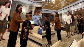 Festival Pacu Jalur tengah menjadi sorotan di dunia. Rayyan Arkan Dhika, bocah berusia 11 tahun dari Kuantan Singingi (Kuansing), Riau, menjadi sosok yang paling mencuri perhatian berkat aksinya sebagai penari dalam ajang tradisional Pacu Jalur.