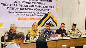 seraya menunggu pembangunan asrama haji, maka solusi jangka pendek yang dapat diambil adalah Embarkasi Haji Berbasis Hotel.