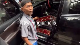 Kecelakaan beruntun yang melibatkan tujuh kendaraan di Jalan Jenderal Ahmad Yani, Utan Kayu Selatan, Matraman, Jakarta Timur, pada Jumat pagi, 11 Juli 2025, menyisakan tanda tanya besar usai petugas menemukan plat nomor kendaraan dinas berwarna merah