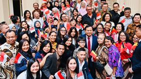 Kehadiran Presiden Republik Indonesia, Prabowo Subianto, di hotel tempatnya bermalam di Brussel, Belgia, pada Sabtu, 12 Juli 2025, disambut hangat oleh para diaspora Indonesia yang telah lama menantikan momen bersejarah tersebut. 