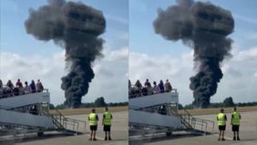 Bandara London Southend di Essex, Inggris, ditutup tanpa batas waktu setelah sebuah pesawat kecil jatuh dan meledak sesaat setelah lepas landas, Minggu sore, 13 Juli 2025 waktu setempat.