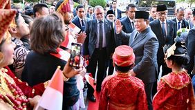 Presiden Republik Indonesia, Prabowo Subianto, tiba di Paris pada Sabtu malam, 13 Juli 2025, dalam rangka memenuhi undangan sebagai tamu kehormatan pada Bastille Day.