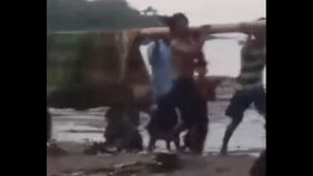 Perahu mengangkut 13 pemancing yang akan berburu ikan. Namun nasib malang menimpa mereka.