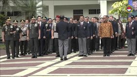 Deretan tokoh penting alumni SMA Taruna Nusantara (TN) tampil dalam defile istimewa saat Upacara Pembukaan Pendidikan dan Pelantikan Siswa Angkatan ke-36 yang digelar di kampus SMA TN, Magelang, Jawa Tengah.