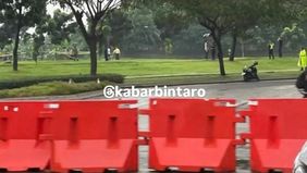 Warga dikejutkan dengan penemuan sesosok mayat pria di lahan kosong kawasan Bintaro Sektor 7, tepatnya di Jalan Sisingamangaraja, Kelurahan Pondok Jaya, Kecamatan Pondok Aren, pada Selasa, 15 Juli 2025 sore hari.