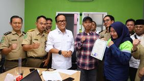 Wakil Menteri Ketenagakerjaan, Immanuel Ebenezer Gerungan, melakukan inspeksi mendadak (sidak) ke dua perusahaan di Kota Malang, Jawa Timur.
