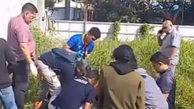 Tim Inafis Satreskrim Polresta Malang Kota juga ikut tiba untuk melakukan olah TKP serta mengidentifikasi jenazah pria yang mengenakan kaos biru dan celana krem itu.