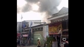 Kebakaran ini sudah ditangani petugas damkar