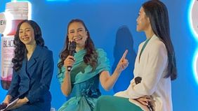 Luna Maya rutin menjaga kesehatan kulit wajahnya demi mendapatkan hasil yang lebih glowing dan sehat.