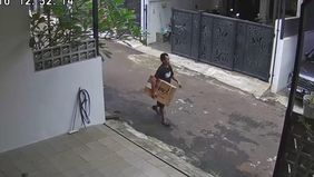 Aksi pelaku terekam kamera CCTV.
