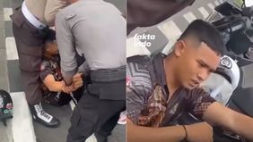 Sebuah video memperlihatkan seorang oknum polisi menangis histeris dan berteriak minta tolong saat dijemput oleh personel Propam, viral di media sosial. Peristiwa tersebut terjadi di wilayah Ternate Utara, Maluku Utara, pada Selasa, 15 Juli 2025.